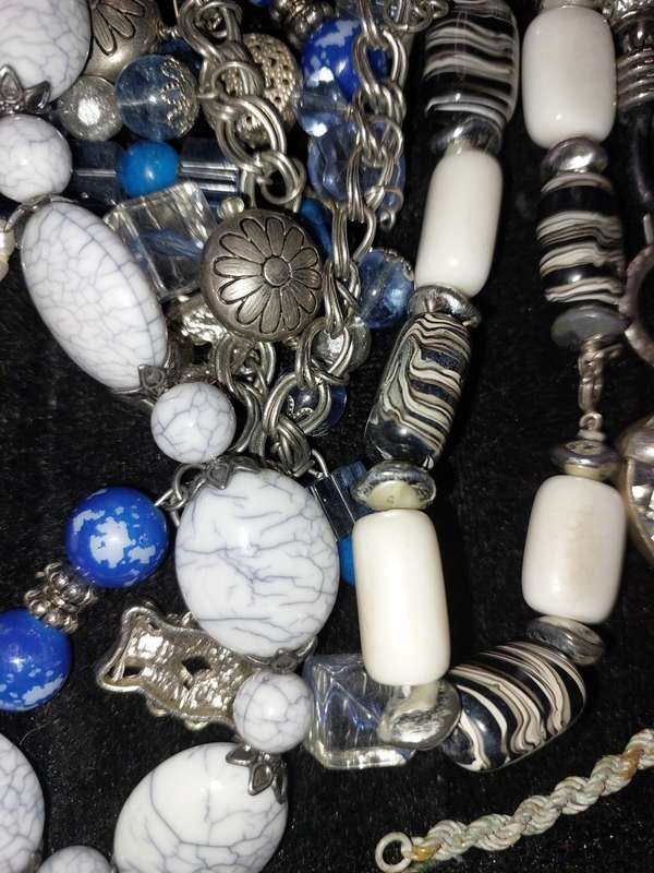 A VINTAGE COLLECTION DESIGNER COSTUME NECKLACES SOLD AS IS