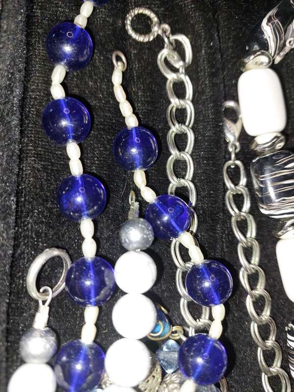 A VINTAGE COLLECTION DESIGNER COSTUME NECKLACES SOLD AS IS