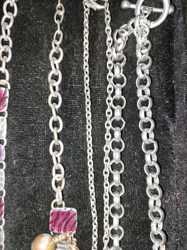 A VINTAGE COLLECTION DESIGNER COSTUME NECKLACES SOLD AS IS
