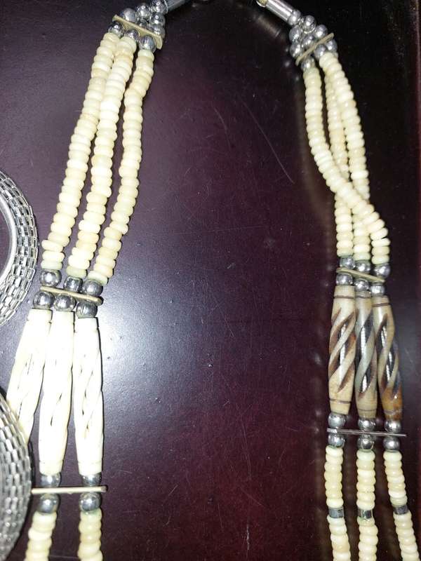 A COLLECTION OF HIGH QUALITY DESIGNER MULTI STRAND COSTUME NECKLACES SOLD AS IS