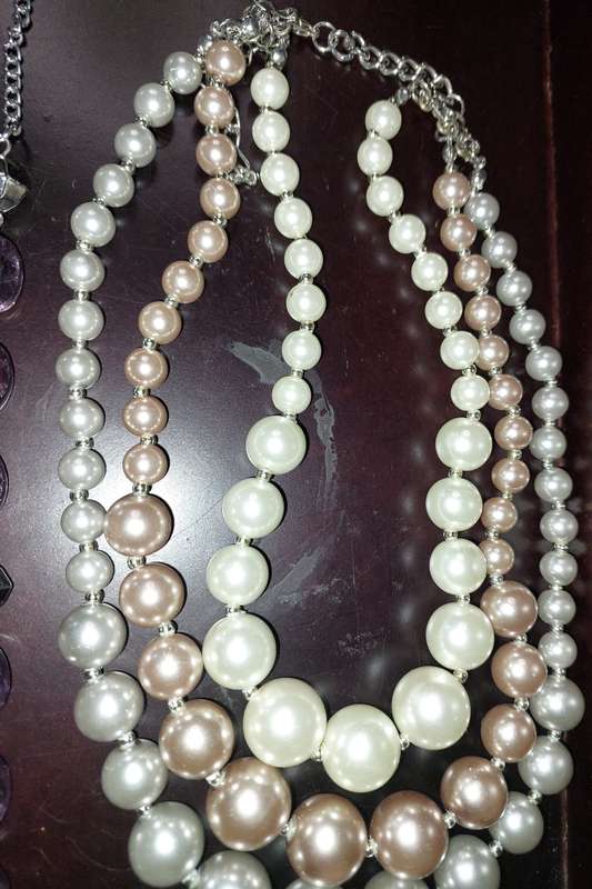 A COLLECTION OF HIGH QUALITY DESIGNER MULTI STRAND COSTUME NECKLACES SOLD AS IS