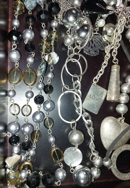 A COLLECTION OF HIGH QUALITY DESIGNER MULTI STRAND COSTUME NECKLACES SOLD AS IS
