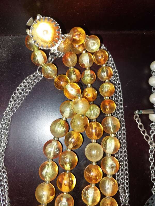 A COLLECTION OF HIGH QUALITY DESIGNER MULTI STRAND COSTUME NECKLACES SOLD AS IS