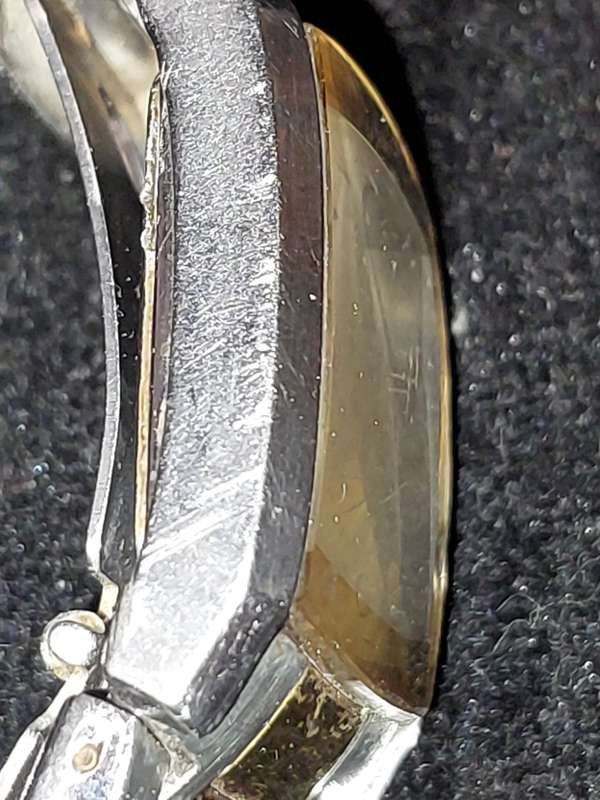 A VINTAGE WOMAN FOSSIL STEEL AND GOLD RECTANGULAR WATCH