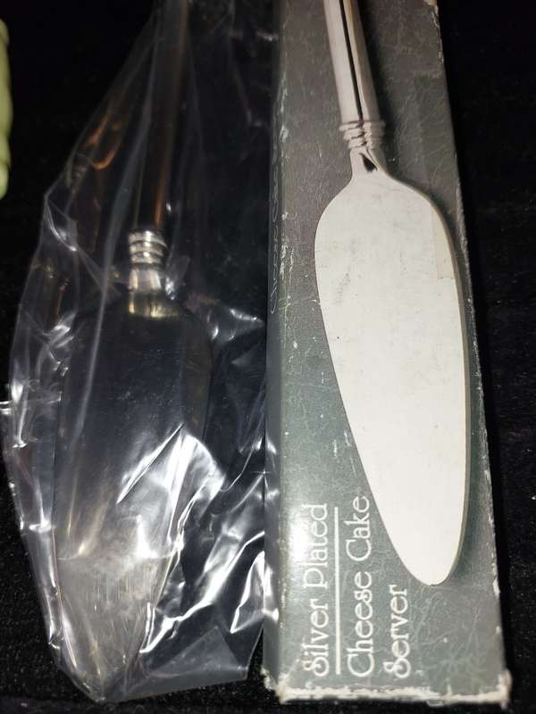 A COLLECTION OF CHEESE CUTTERS SOLD AS IS
