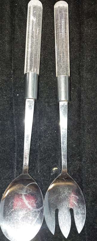 A  SET JAPANESE STAINLESS STEEL AND PERSPECT HANDLE SALAD LADELS SOLD AS IS