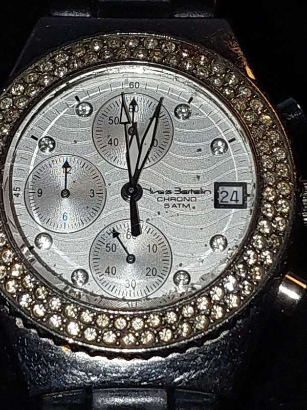 A VINTAGE YVES BERTELIN CHRONO 5ATM  MODEL WP30672 WITH A CRYSTAL BAZEL AND RUBBER BAND
