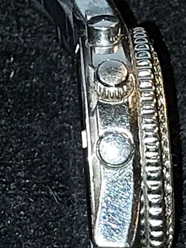 A VINTAGE YVES BERTELIN CHRONO 5ATM  MODEL WP30672 WITH A CRYSTAL BAZEL AND RUBBER BAND