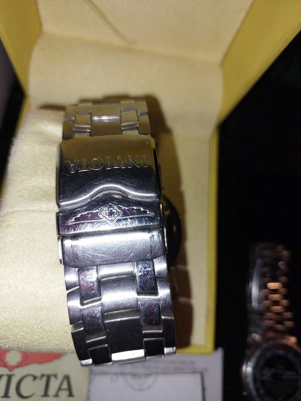 A INVICTA 48 MM MENS PRO DIVE WATCH WITH ALL PAPERWORK AND EXTRA LINK STAINLESS STEEL MODEL NUMBER 8