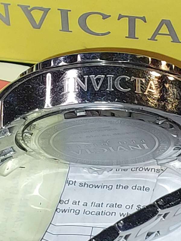 A INVICTA 48 MM MENS PRO DIVE WATCH WITH ALL PAPERWORK AND EXTRA LINK STAINLESS STEEL MODEL NUMBER 8
