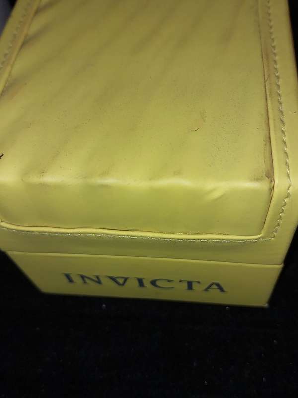 A INVICTA 48 MM MENS PRO DIVE WATCH WITH ALL PAPERWORK AND EXTRA LINK STAINLESS STEEL MODEL NUMBER 8