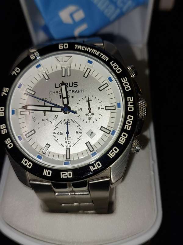 A LORUS CHRONOGRAPH MEN WATCH 100 M TACKYMETER SS