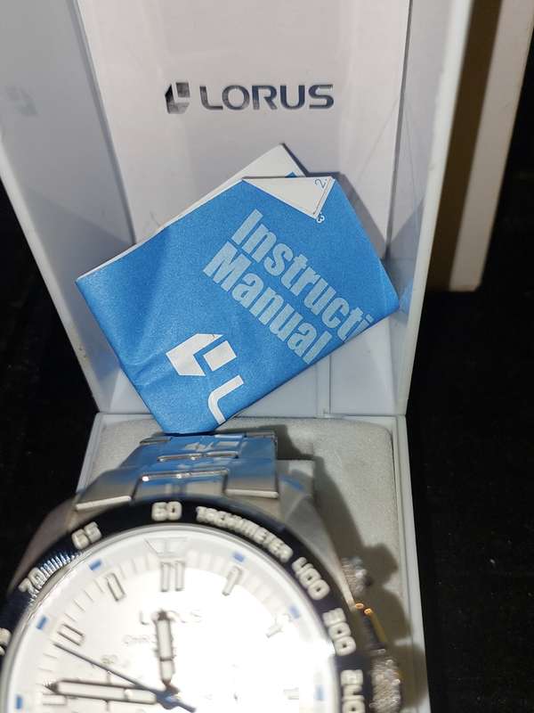 A LORUS CHRONOGRAPH MEN WATCH 100 M TACKYMETER SS