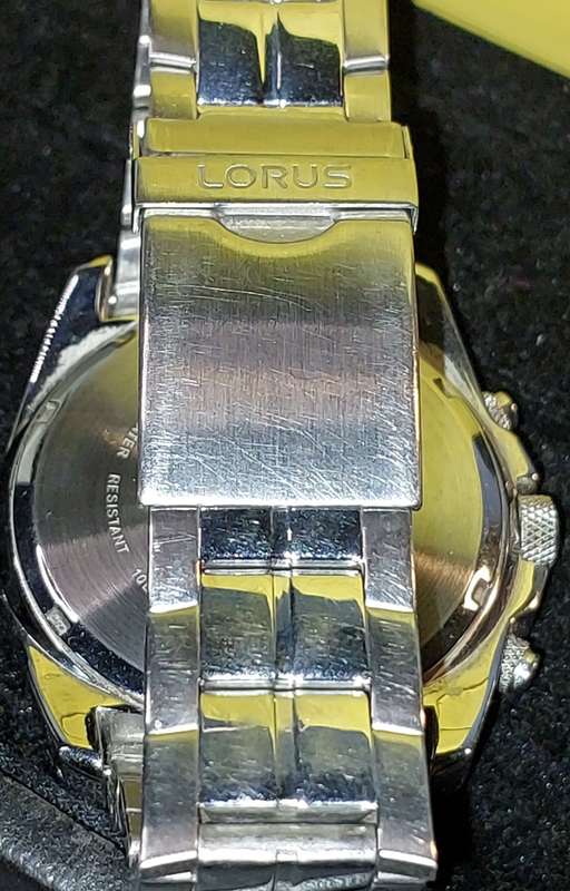 A LORUS CHRONOGRAPH MEN WATCH 100 M TACKYMETER SS