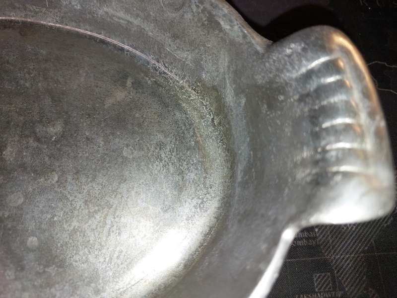 A MIDSIZE CASSEROLE STYLE ALUMINIUM ALLOY SERVING DISH SOLD AS IS