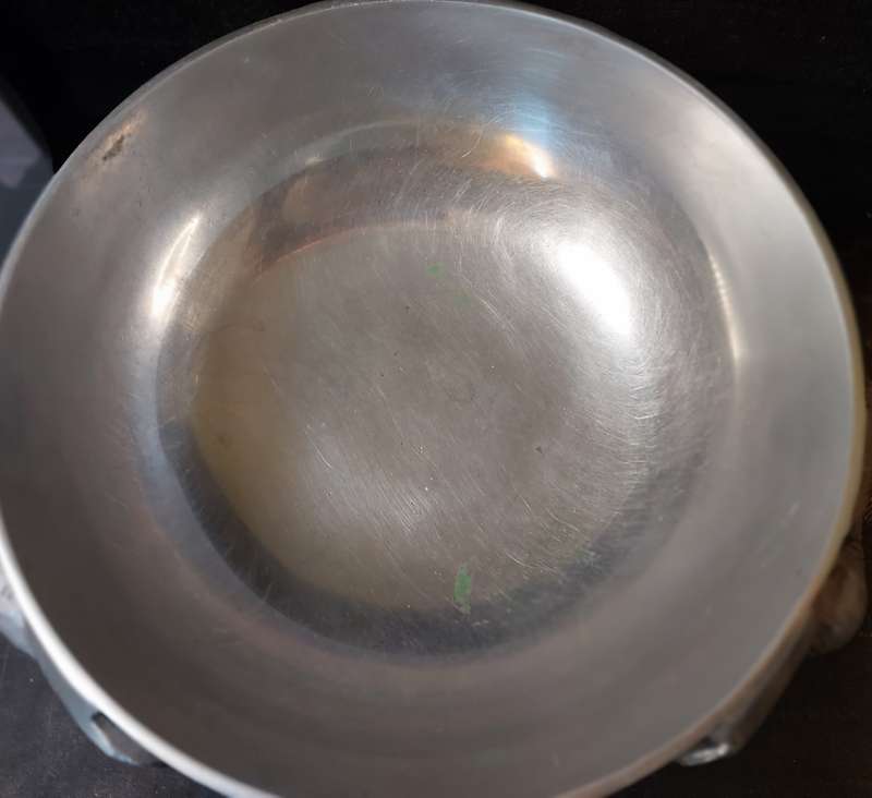 AN ART DECOR ELEPHANT-LEGGED ALUMINUM ALLOY SERVING BOWL