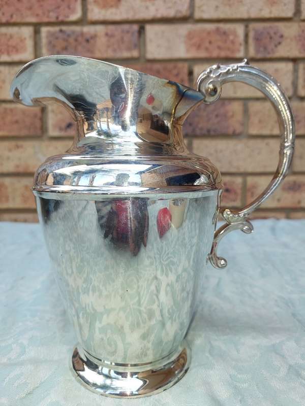A VINTAGE ROMAN STYLE SILVER PLATED JUG