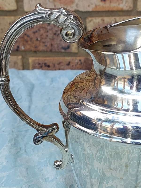 A VINTAGE ROMAN STYLE SILVER PLATED JUG