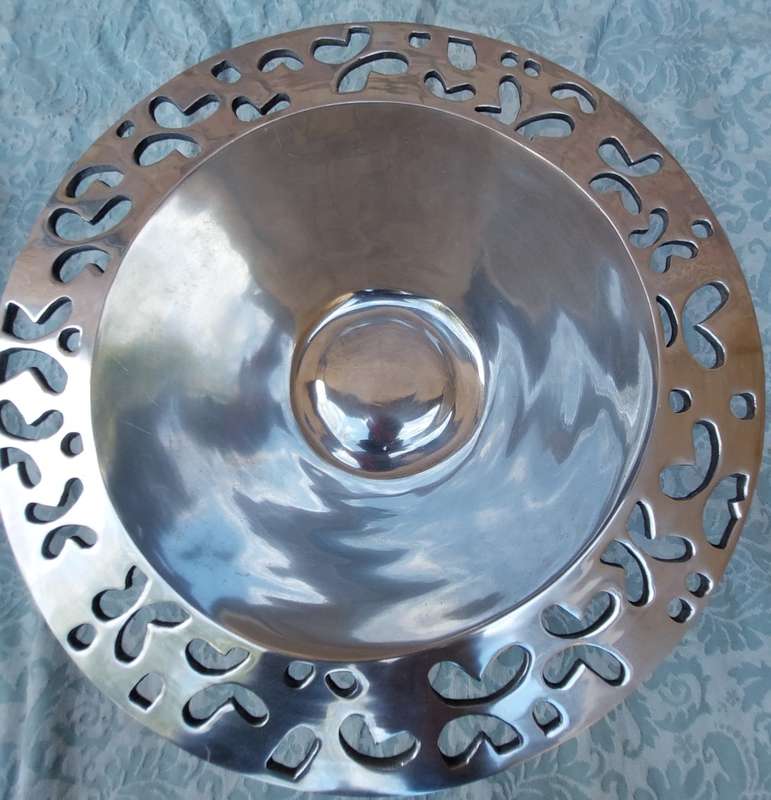 AN ART DECOR SI COMO HANDCRAFTED PEWTER ALLOY MADE IN MEXICO SERVING BOWL
