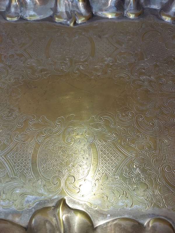 AN ANTIQUE OVAL VICTORIAN SERVING PLATTER SOLD AS IS