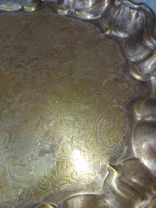 AN ANTIQUE OVAL VICTORIAN SERVING PLATTER SOLD AS IS