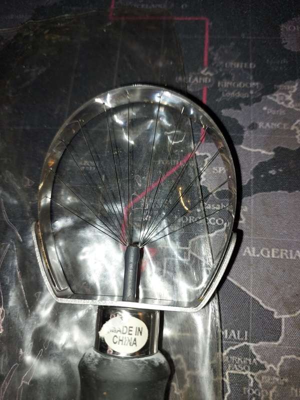 A COLLECTION OF VINTAGE KITCHENALIA SOLD AS IS