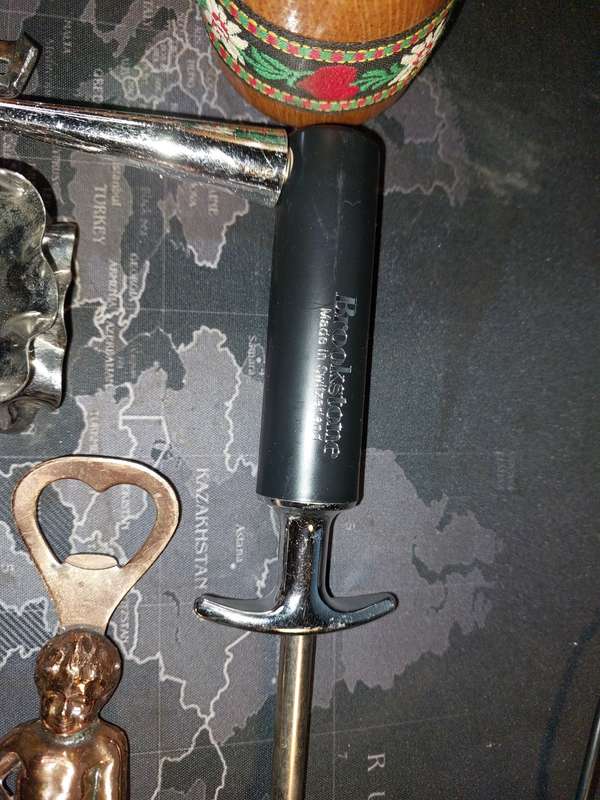 A COLLECTION OF BAR ACCESSORIES SOLD AS IS
