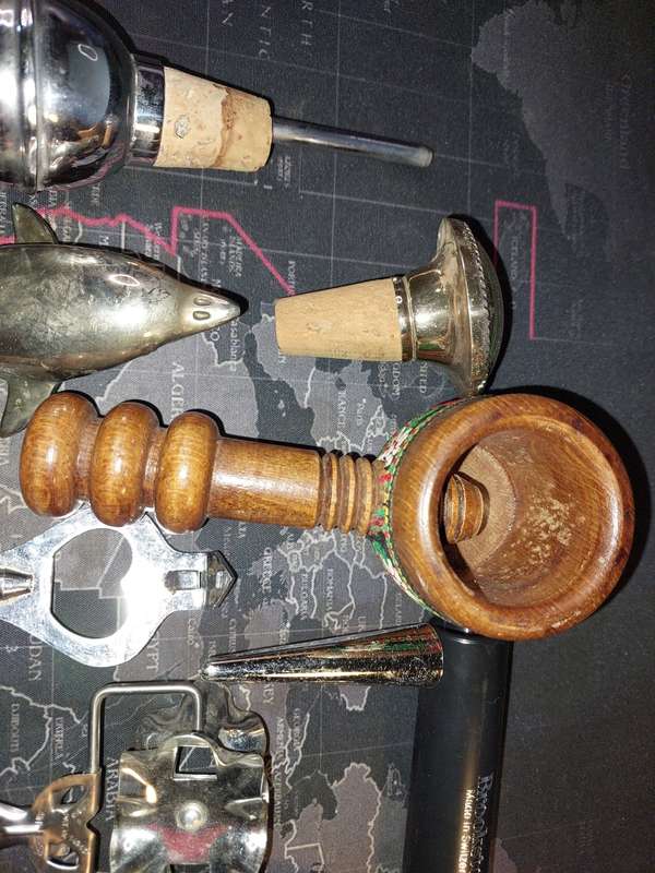 A COLLECTION OF BAR ACCESSORIES SOLD AS IS
