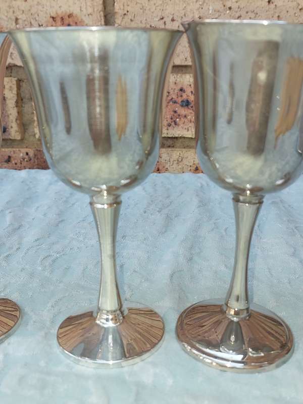 A SET OF FOUR WINE FLUTES SILVER PLATED