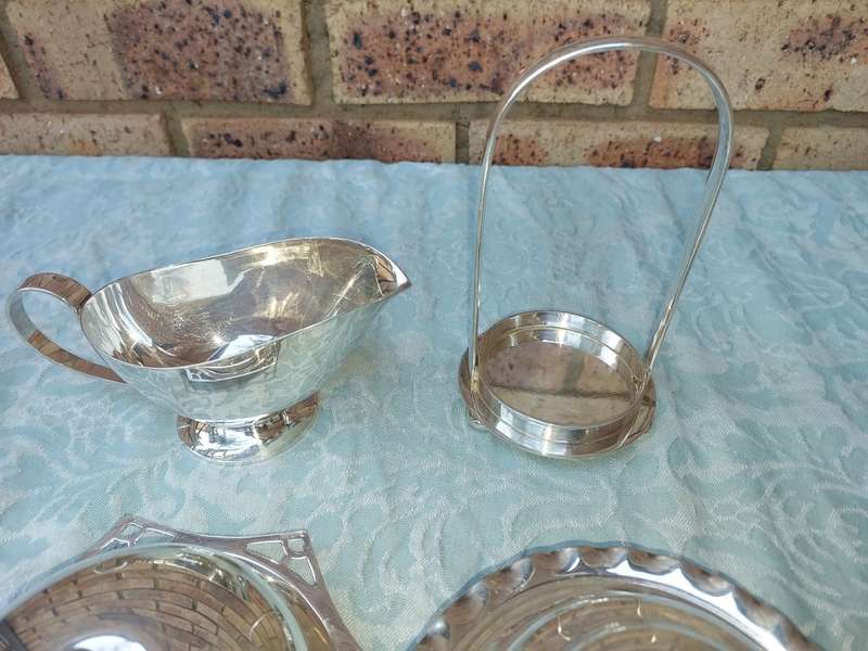 A COLLECTION OF VINTAGE SILVER PLATED KITCHENALIA SOLD AS IS