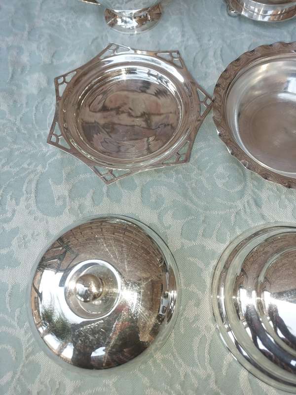 A COLLECTION OF VINTAGE SILVER PLATED KITCHENALIA SOLD AS IS