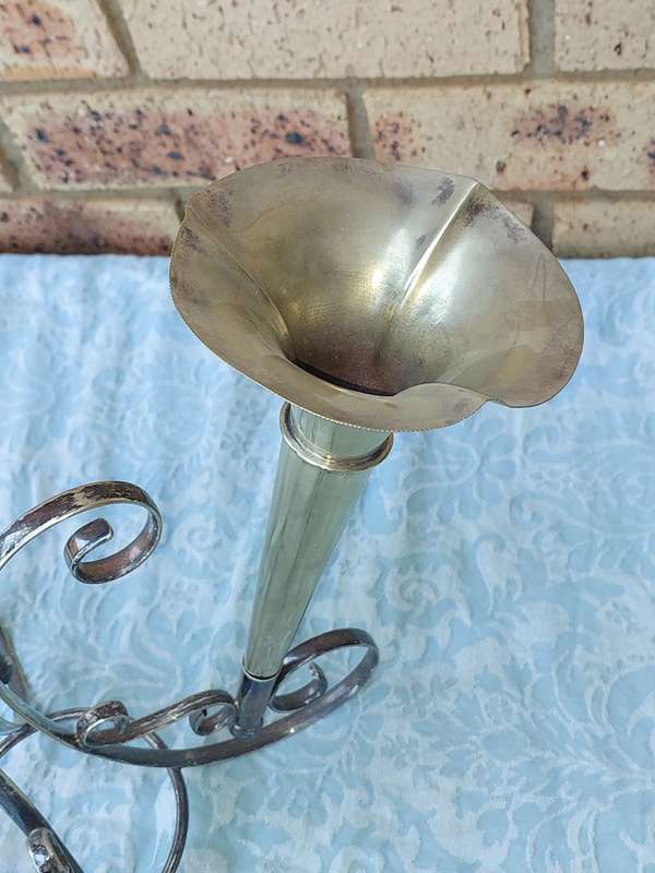 A VINTAGE FIVE STEM EPERGNE EPNS SOLD AS IS