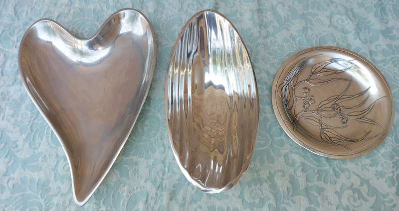A  COLLECTION OF ALUMINIUM ALLOY PLATTERS  SOLD AS IS