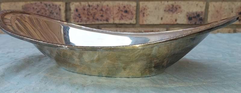 A VINTAGE  ALLOY OVAL SERVING BOWL