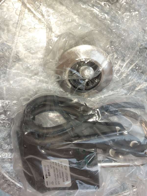 AN UNUSED SUNBEAM DELUXE ELECTRIC FRYPAN  WITH GLASS LID