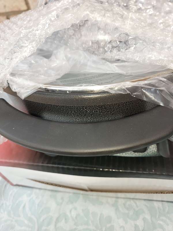 AN UNUSED SUNBEAM DELUXE ELECTRIC FRYPAN  WITH GLASS LID