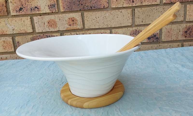 A 3-PIECE ATLANTIS SERVING BOWL SET.THE FINEST QUALITY PORCELAIN