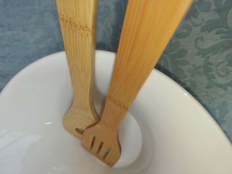 A 3-PIECE ATLANTIS SERVING BOWL SET.THE FINEST QUALITY PORCELAIN