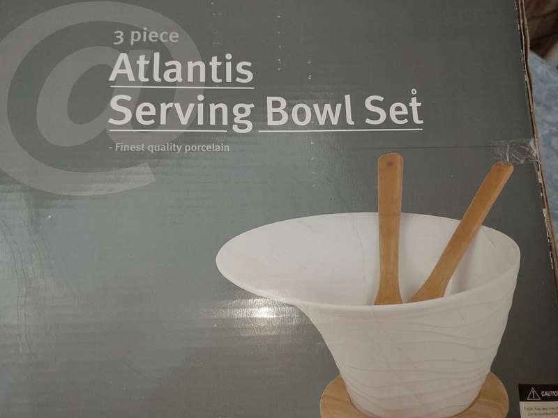 A 3-PIECE ATLANTIS SERVING BOWL SET.THE FINEST QUALITY PORCELAIN