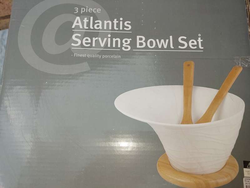A 3-PIECE ATLANTIS SERVING BOWL SET.THE FINEST QUALITY PORCELAIN