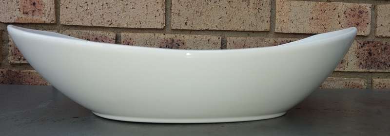 A JUST WHITE FINE PORCELAIN OVAL PLATTER BY EETRITE