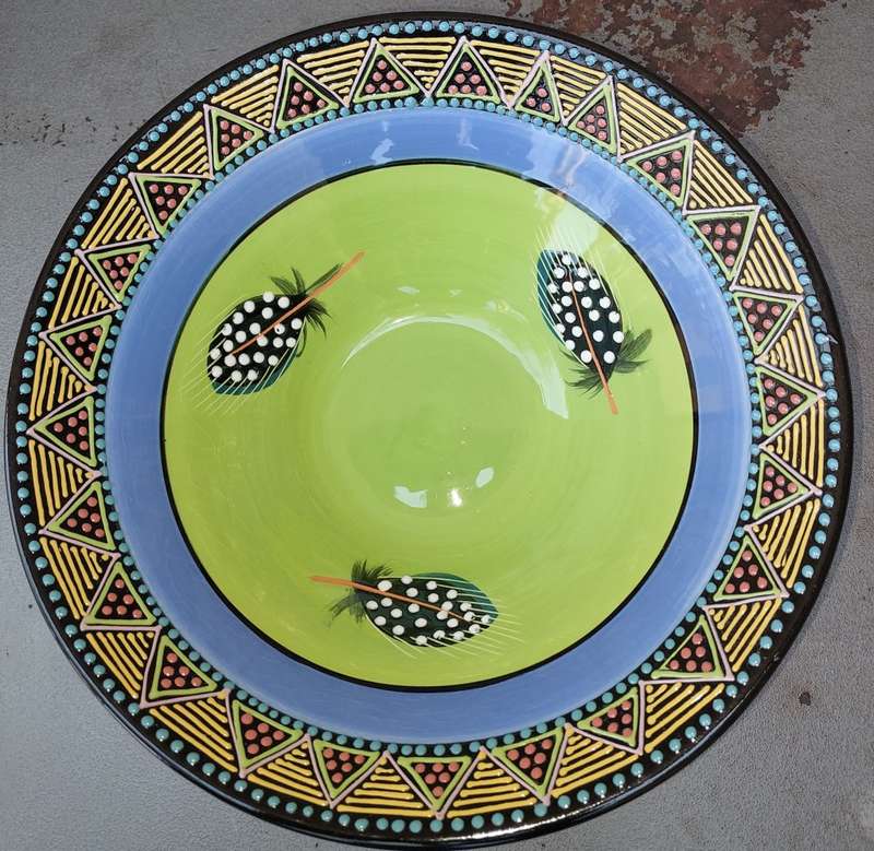 AN ETHNIC DESIGN CERAMIC PORCELAIN SERVING BOWL