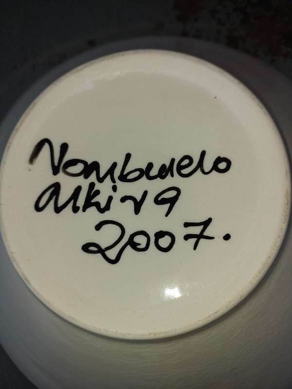 AN ETHNIC DESIGN CERAMIC PORCELAIN SERVING BOWL