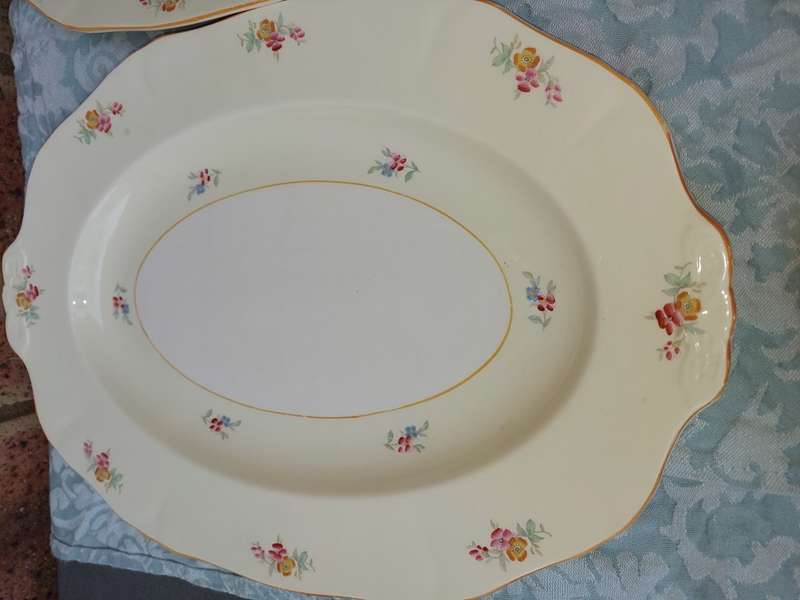 A VINTAGE 30 PIECE BY ALFRED MEAKEN ENGLAND DINNER SET