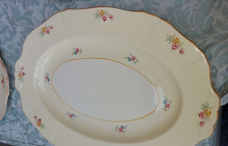 A VINTAGE 30 PIECE BY ALFRED MEAKEN ENGLAND DINNER SET