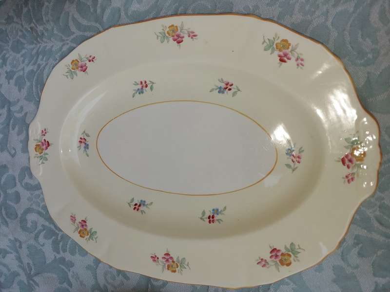 A VINTAGE 30 PIECE BY ALFRED MEAKEN ENGLAND DINNER SET