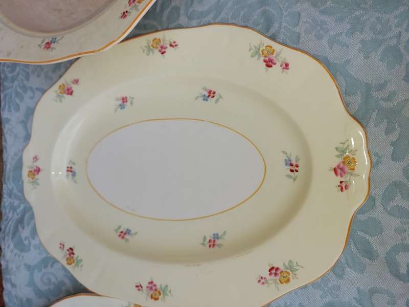 A VINTAGE 30 PIECE BY ALFRED MEAKEN ENGLAND DINNER SET