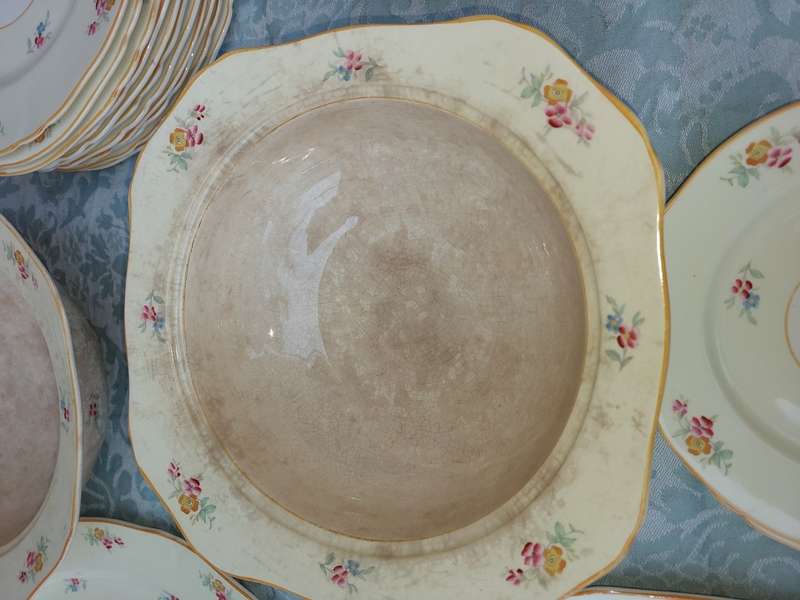 A VINTAGE 30 PIECE BY ALFRED MEAKEN ENGLAND DINNER SET