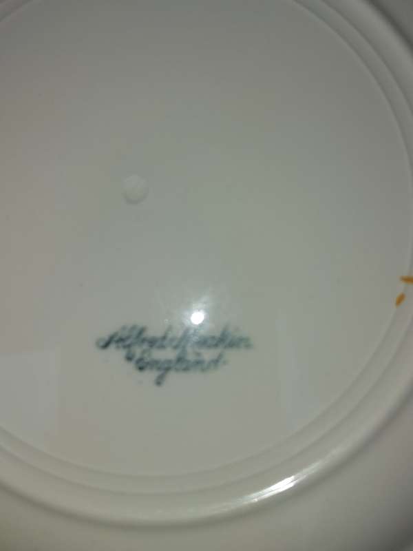 A VINTAGE 30 PIECE BY ALFRED MEAKEN ENGLAND DINNER SET