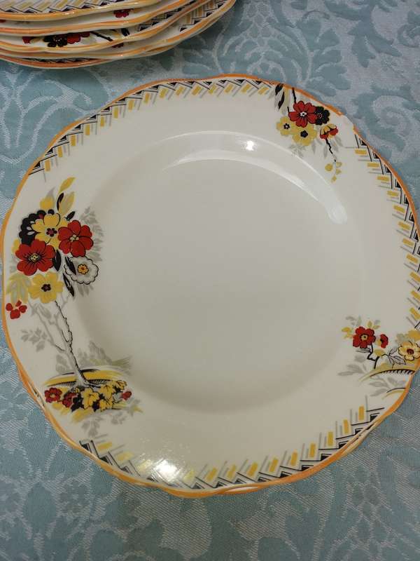 A 23 PIECE DINNER SET BURLEIGH WARE MADE IN ENGLAND